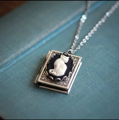 ❤️ New!  Vintage-Look Cat Cabochon Book Locket